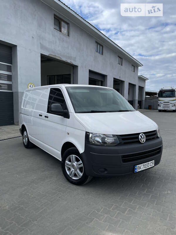 Грузовой фургон Volkswagen Transporter 2013 в Сарнах