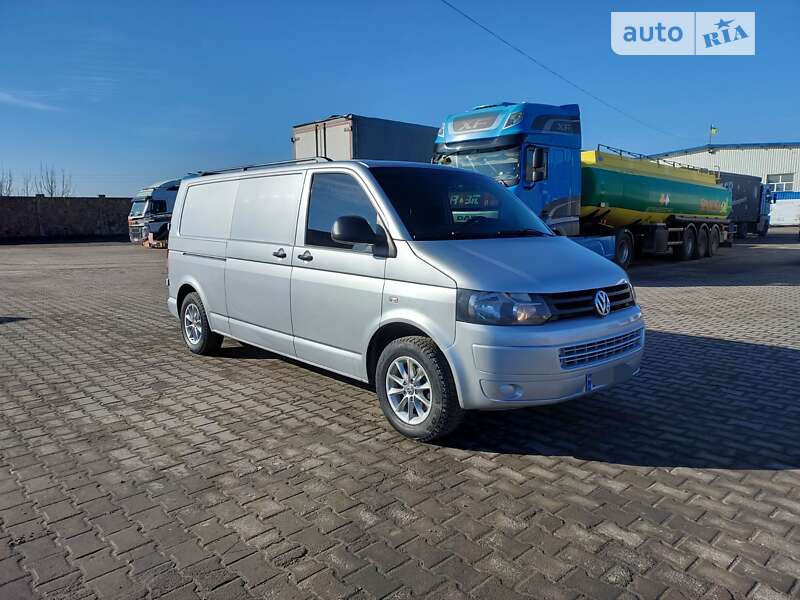 Грузовой фургон Volkswagen Transporter 2010 в Ровно