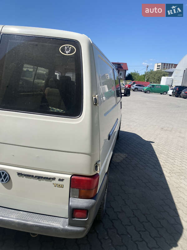 Минивэн Volkswagen Transporter 2000 в Рудки