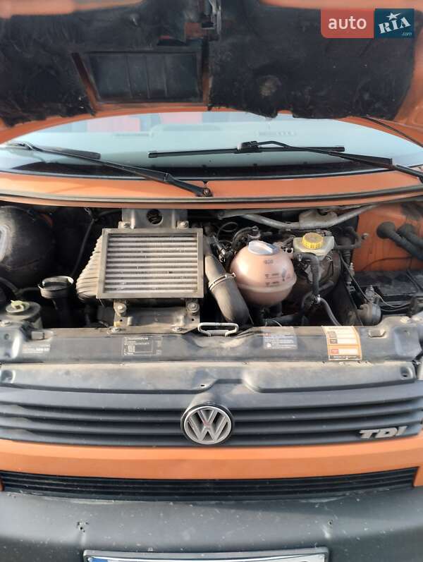 Минивэн Volkswagen Transporter 2000 в Вараше