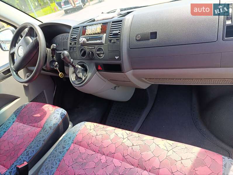 Минивэн Volkswagen Transporter 2006 в Черновцах