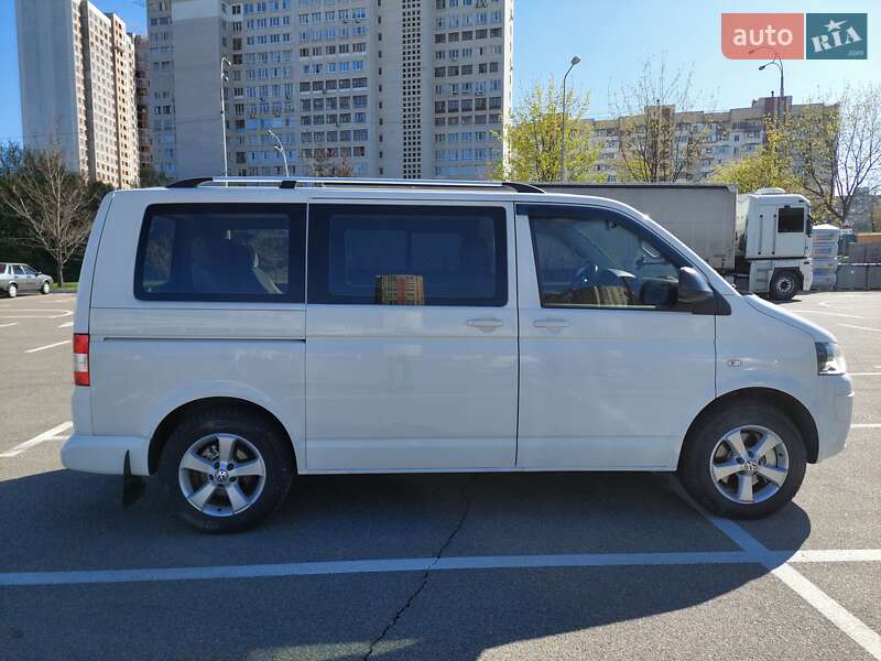 Минивэн Volkswagen Transporter 2010 в Киеве