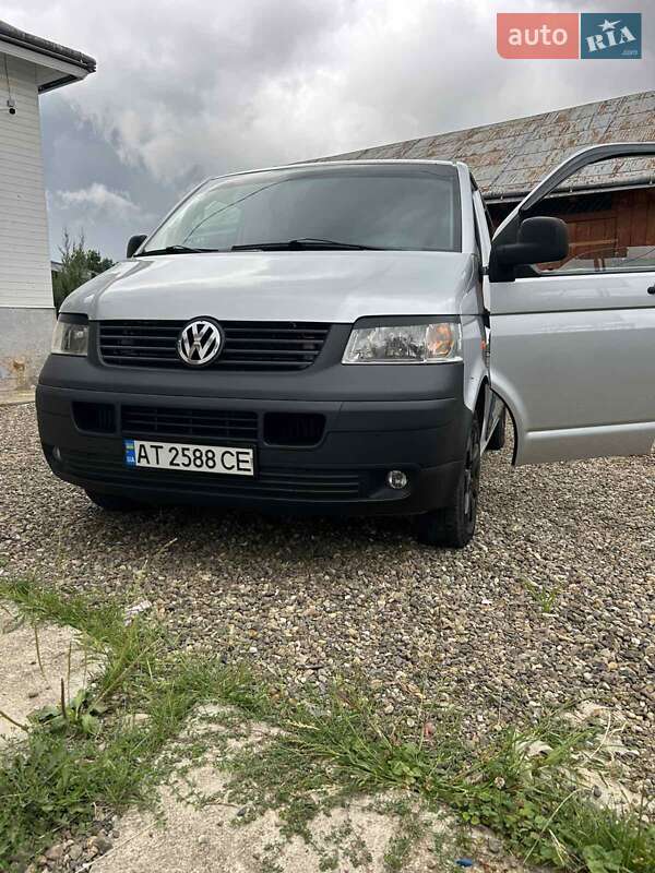 Минивэн Volkswagen Transporter 2005 в Кутах