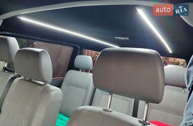 Минивэн Volkswagen Transporter 2009 в 
