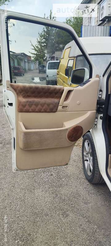 Минивэн Volkswagen Transporter 2001 в Киеве