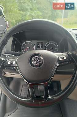 Минивэн Volkswagen Transporter 2016 в 