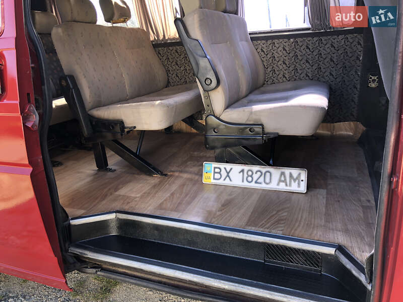 Минивэн Volkswagen Transporter 1992 в Городке
