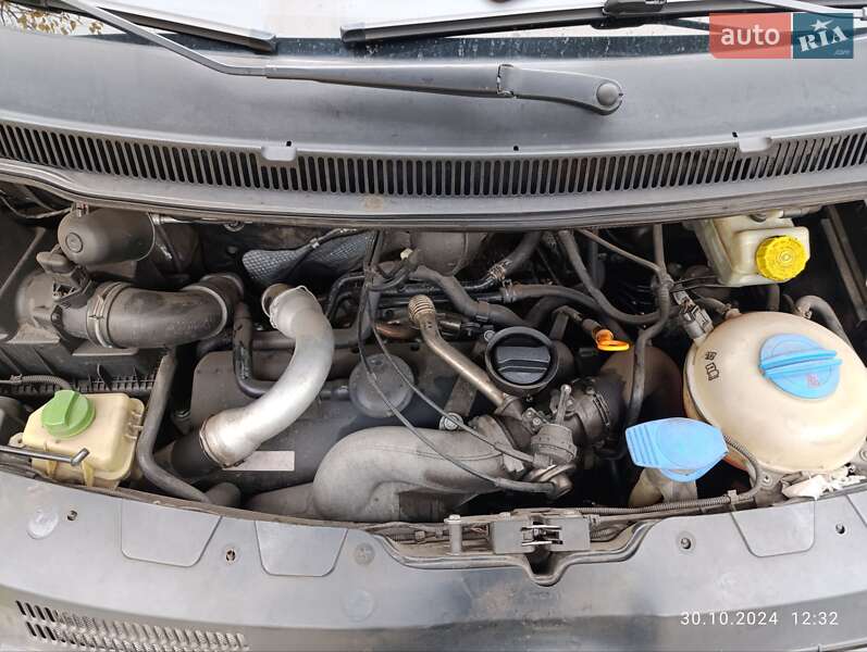 Минивэн Volkswagen Transporter 2004 в Обухове