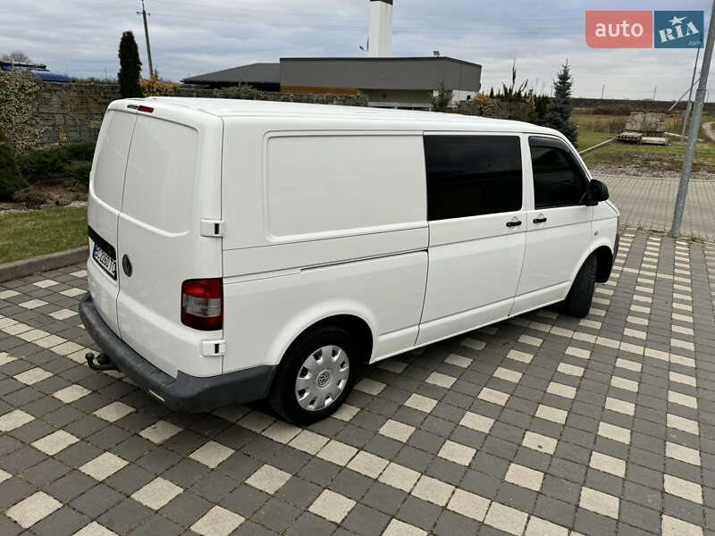 Грузовой фургон Volkswagen Transporter 2011 в Стрые