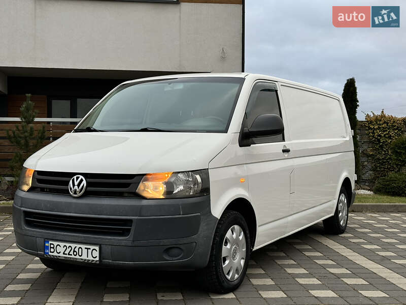 Грузовой фургон Volkswagen Transporter 2011 в Стрые