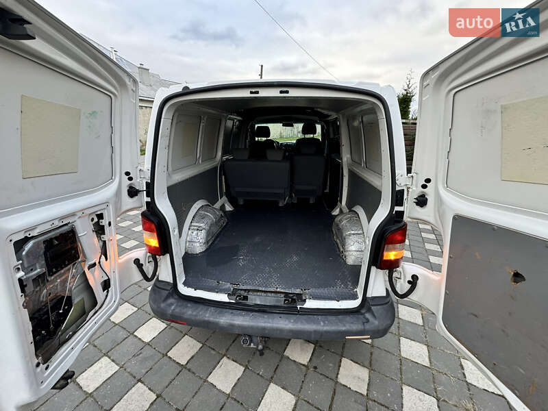 Грузовой фургон Volkswagen Transporter 2011 в Стрые