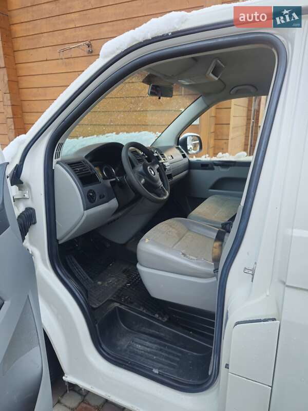 Минивэн Volkswagen Transporter 2010 в Славском