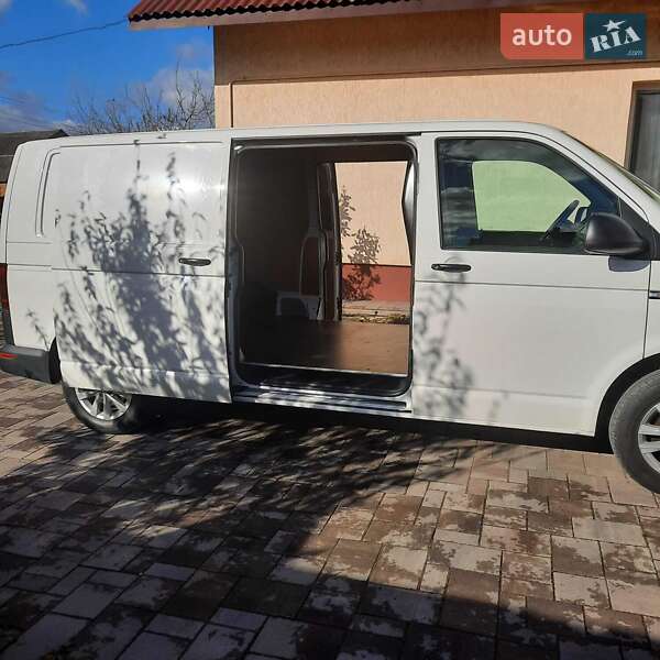 Грузовой фургон Volkswagen Transporter 2015 в Ровно