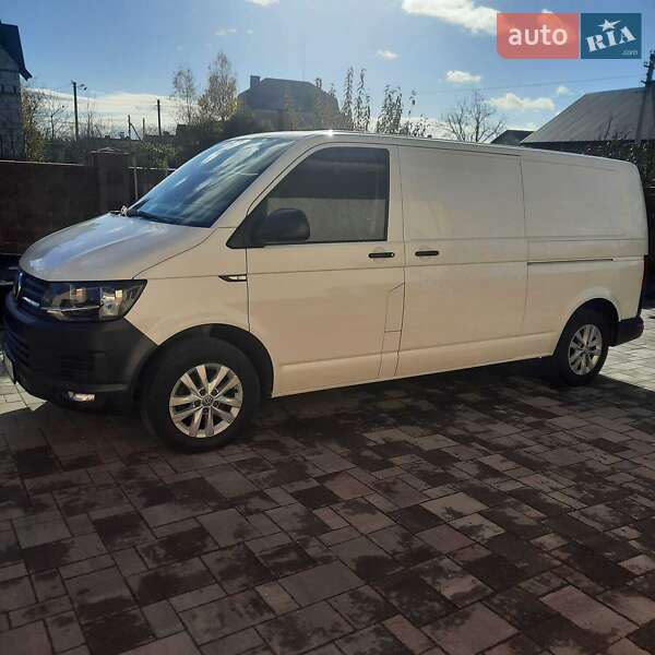 Грузовой фургон Volkswagen Transporter 2015 в Ровно