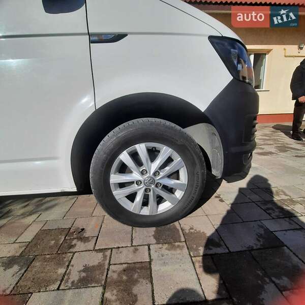 Грузовой фургон Volkswagen Transporter 2015 в Ровно