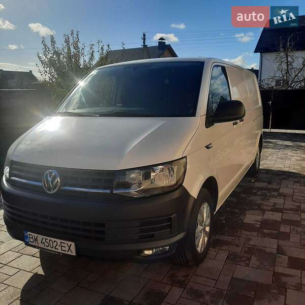 Грузовой фургон Volkswagen Transporter 2015 в Ровно
