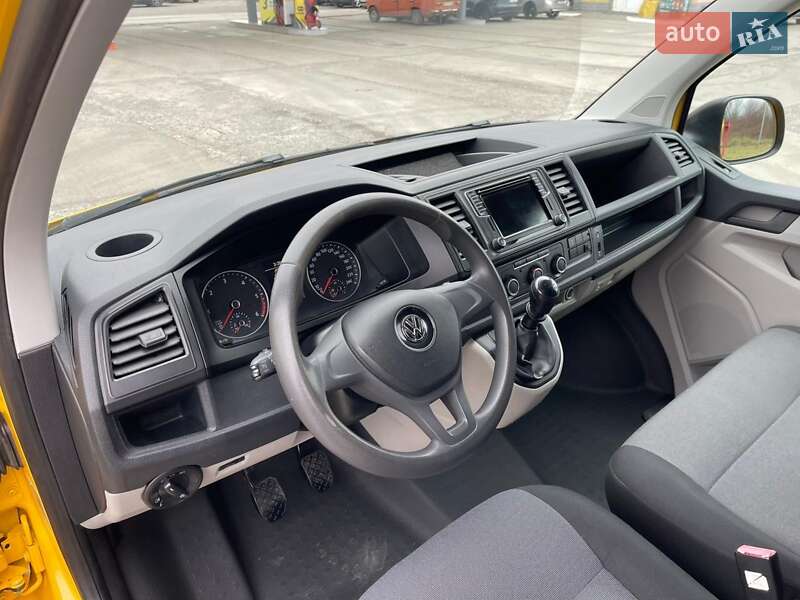 Вантажний фургон Volkswagen Transporter 2017 в Ужгороді