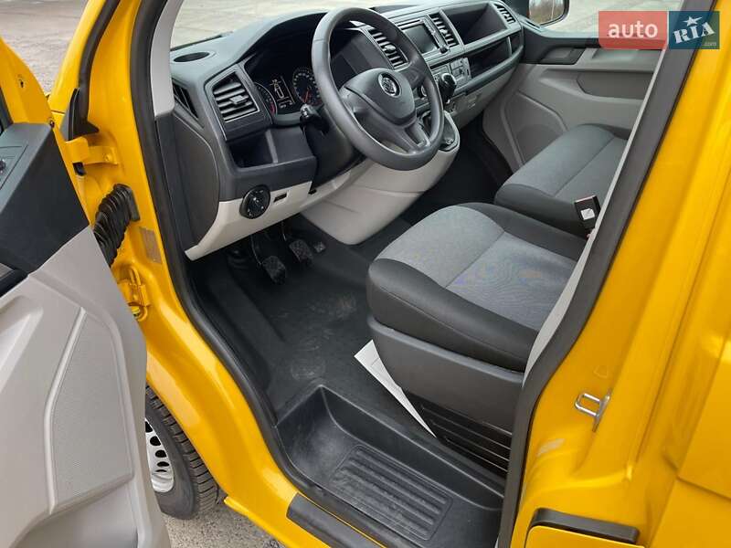 Вантажний фургон Volkswagen Transporter 2017 в Ужгороді