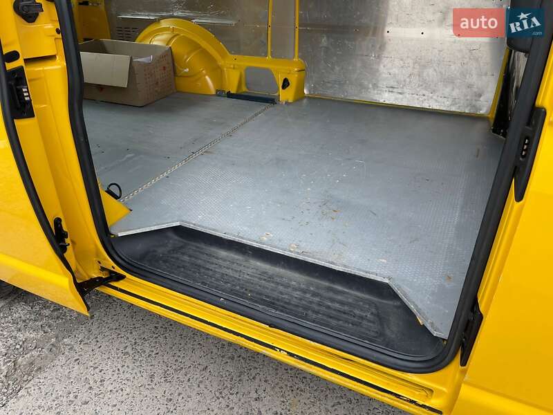 Вантажний фургон Volkswagen Transporter 2017 в Ужгороді