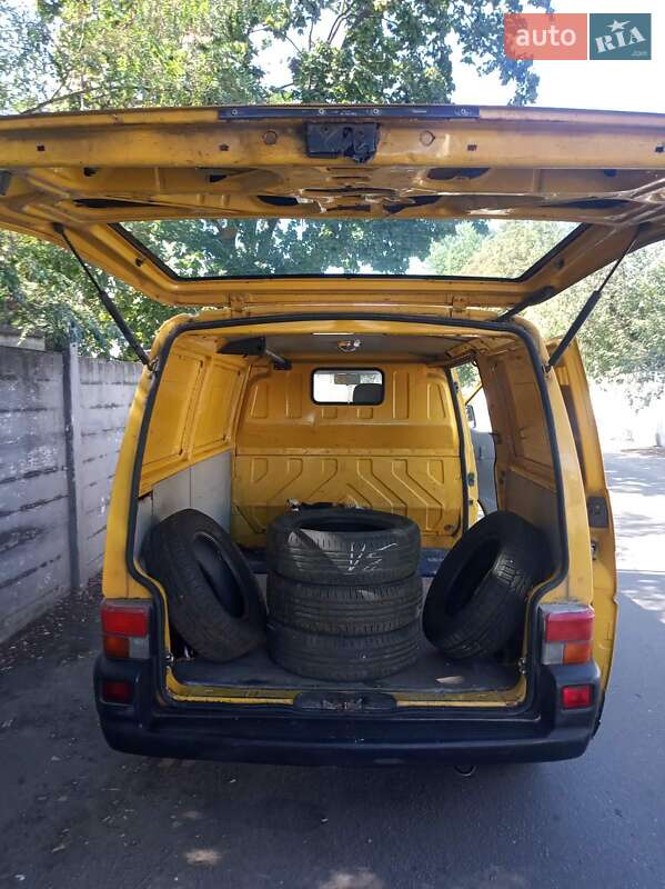 Грузовой фургон Volkswagen Transporter 2000 в Киеве