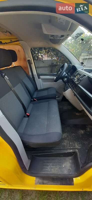Вантажний фургон Volkswagen Transporter 2016 в Рівному