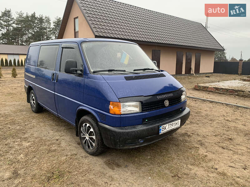 Мінівен Volkswagen Transporter 2000 в Сарнах