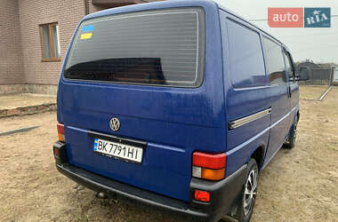 Мінівен Volkswagen Transporter 2000 в Сарнах