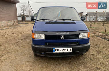 Мінівен Volkswagen Transporter 2000 в Сарнах