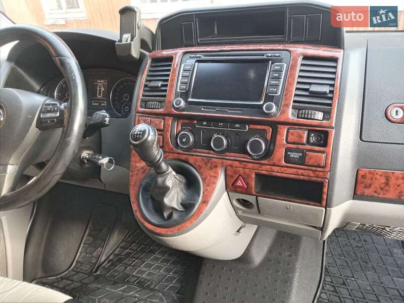 Мінівен Volkswagen Transporter 2013 в Івано-Франківську