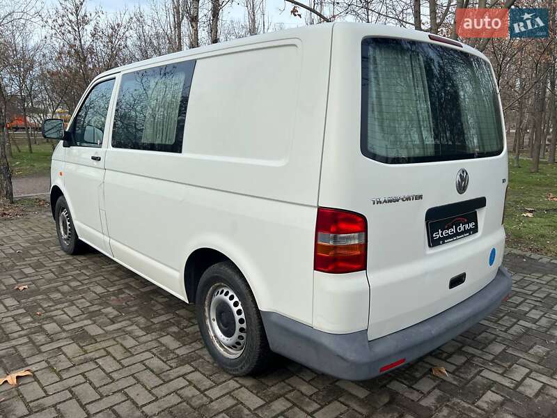 Мінівен Volkswagen Transporter 2004 в Миколаєві