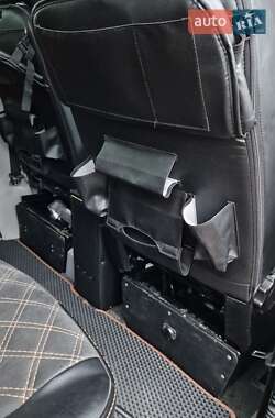 Минивэн Volkswagen Transporter 2011 в 