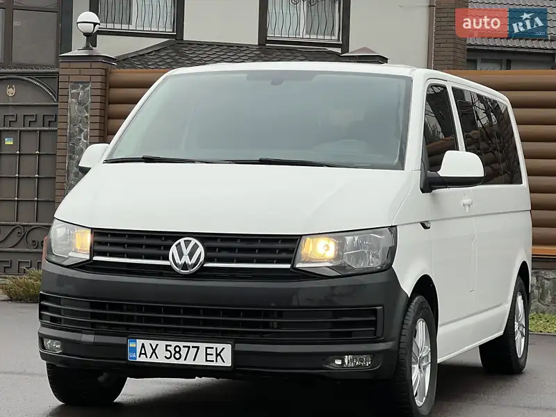 Минивэн Volkswagen Transporter 2016 в 