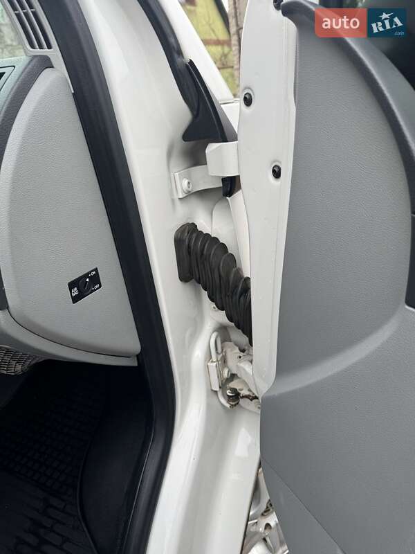 Грузовой фургон Volkswagen Transporter 2012 в Кривом Роге