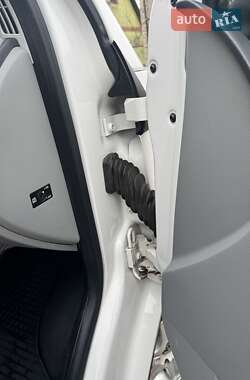 Грузовой фургон Volkswagen Transporter 2012 в 