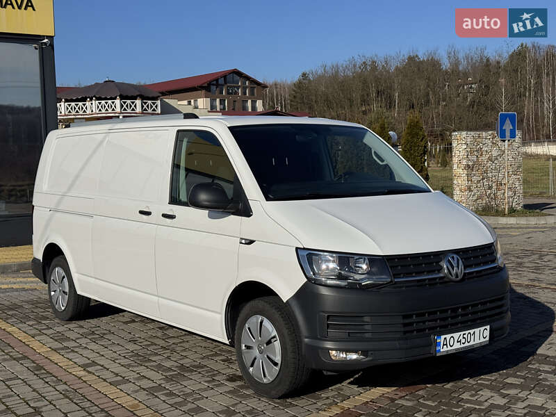 Грузовой фургон Volkswagen Transporter 2017 в Иршаве