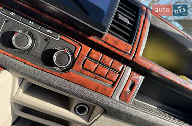 Минивэн Volkswagen Transporter 2015 в 