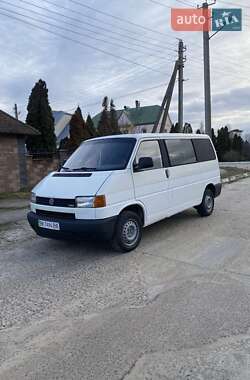 Мінівен Volkswagen Transporter 2000 в Вараші