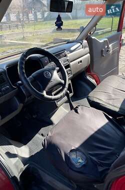 Грузовой фургон Volkswagen Transporter 2002 в Сваляве