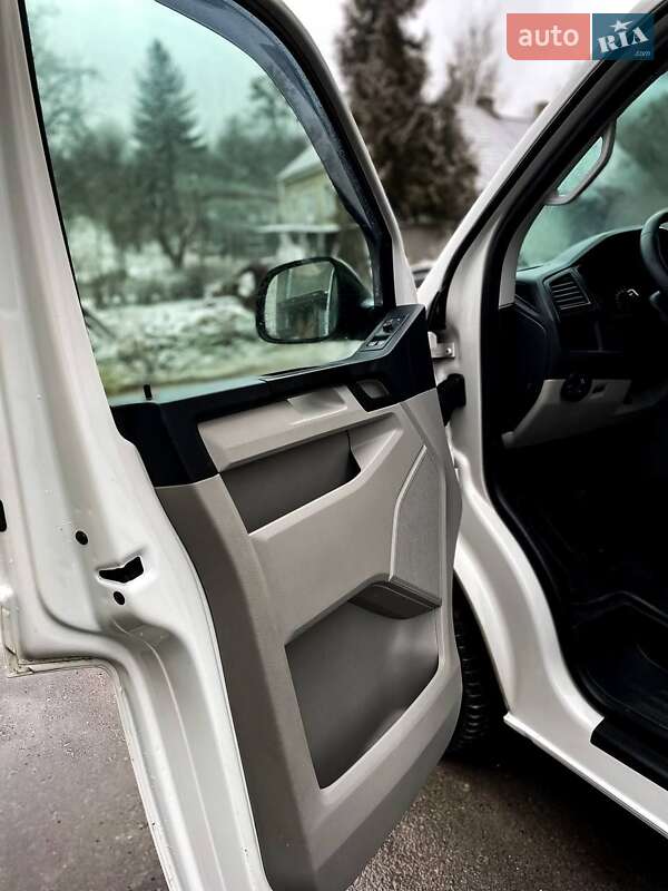 Минивэн Volkswagen Transporter 2016 в Дубно
