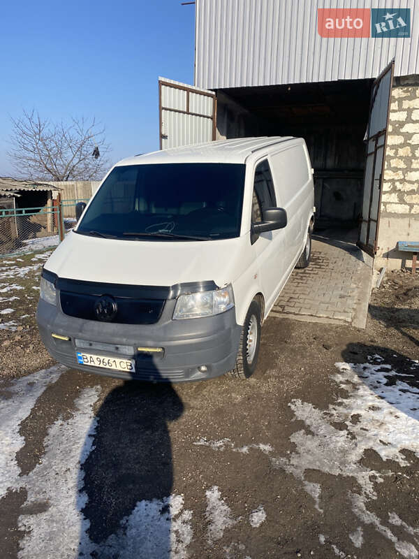 Грузовой фургон Volkswagen Transporter 2004 в Ольшанке