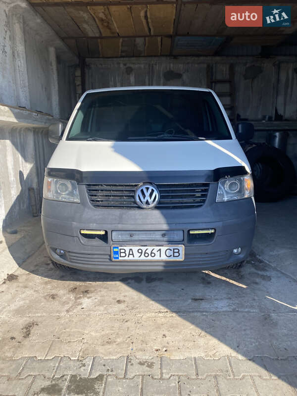 Грузовой фургон Volkswagen Transporter 2004 в Ольшанке