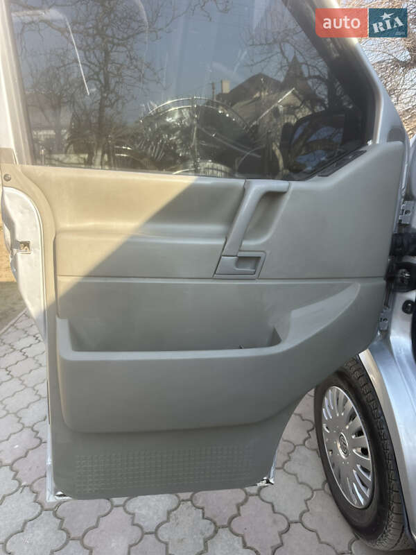 Минивэн Volkswagen Transporter 2003 в Черновцах