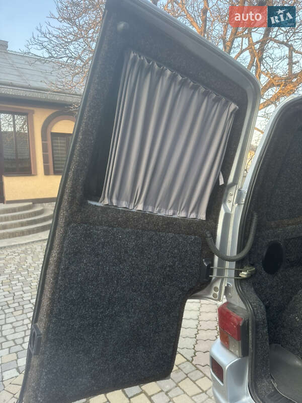 Минивэн Volkswagen Transporter 2003 в Черновцах