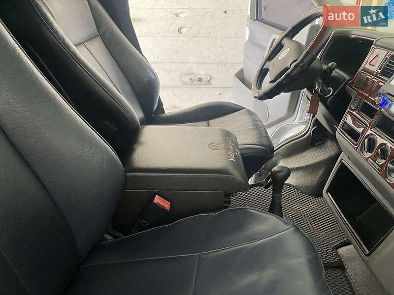 Минивэн Volkswagen Transporter 2001 в Косове