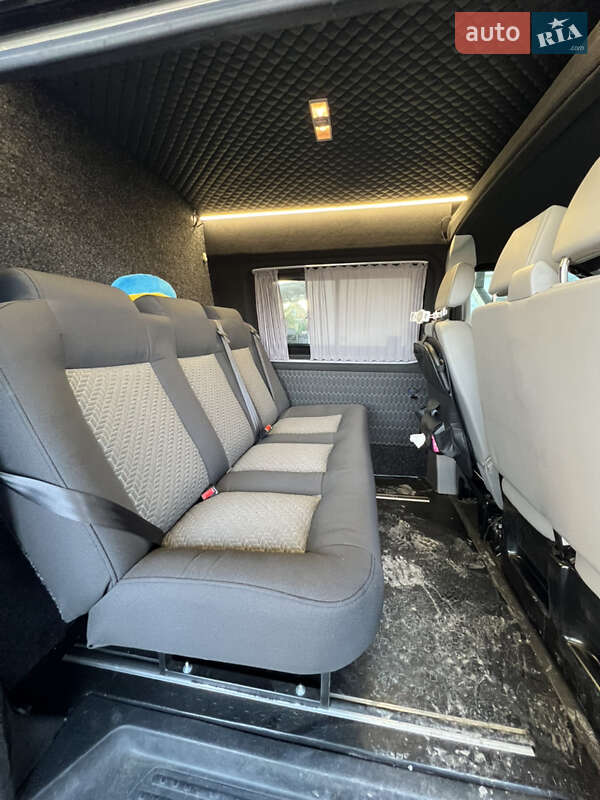 Вантажопасажирський фургон Volkswagen Transporter 2010 в Дніпрі