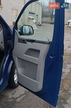 Минивэн Volkswagen Transporter 2011 в 