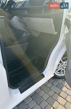 Минивэн Volkswagen Transporter 2017 в 