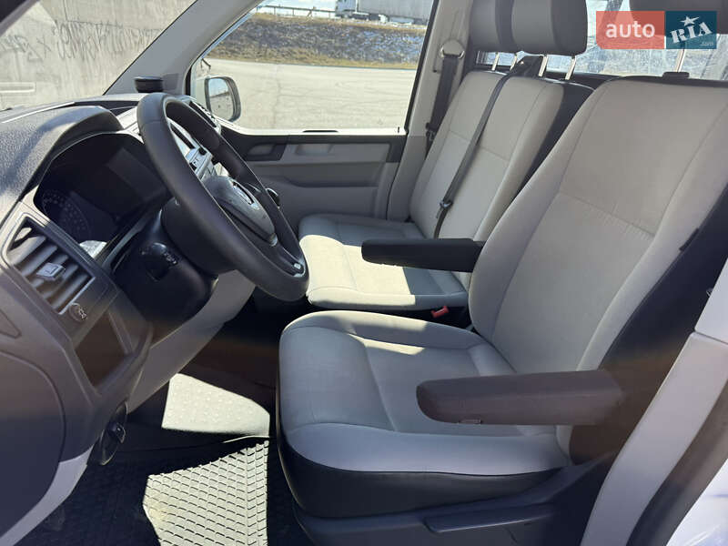 Грузовой фургон Volkswagen Transporter 2017 в Тячеве