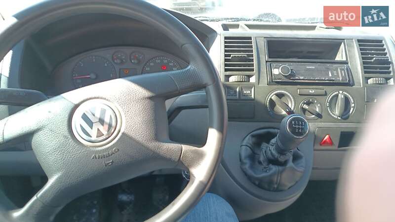 Минивэн Volkswagen Transporter 2004 в Львове