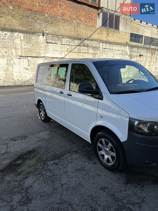 Минивэн Volkswagen Transporter 2011 в 